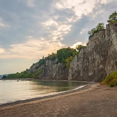 Maritime coastal cliffs